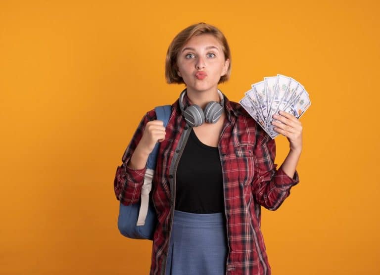 Read more about the article Finanse studenckie w Anglii: Pożyczki, dotacje i nie tylko