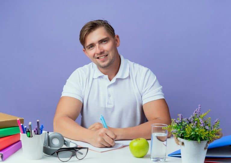 Scopri di più sull'articolo Come Studiare Mentre Lavori a Tempo Pieno?