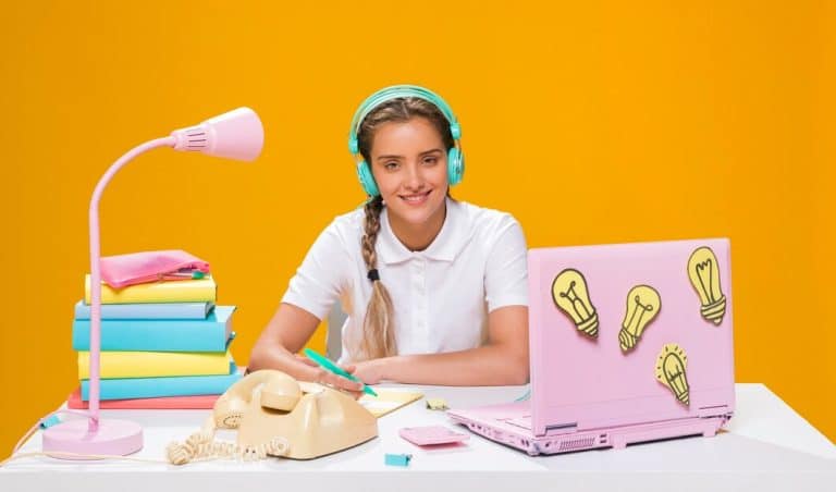 Read more about the article Distance Learning: A Flexible Path to Prestigious Degrees