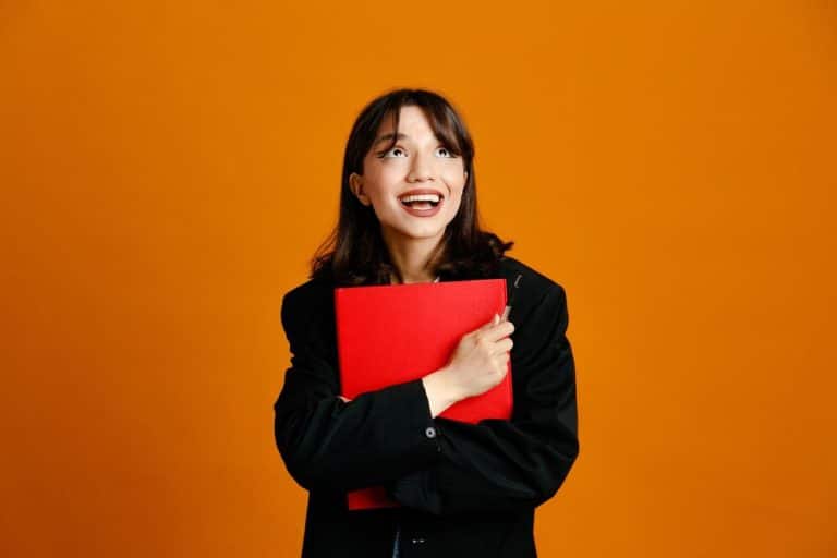 Read more about the article Estudos Flexíveis para Estudantes Maduros – Prós e Contras