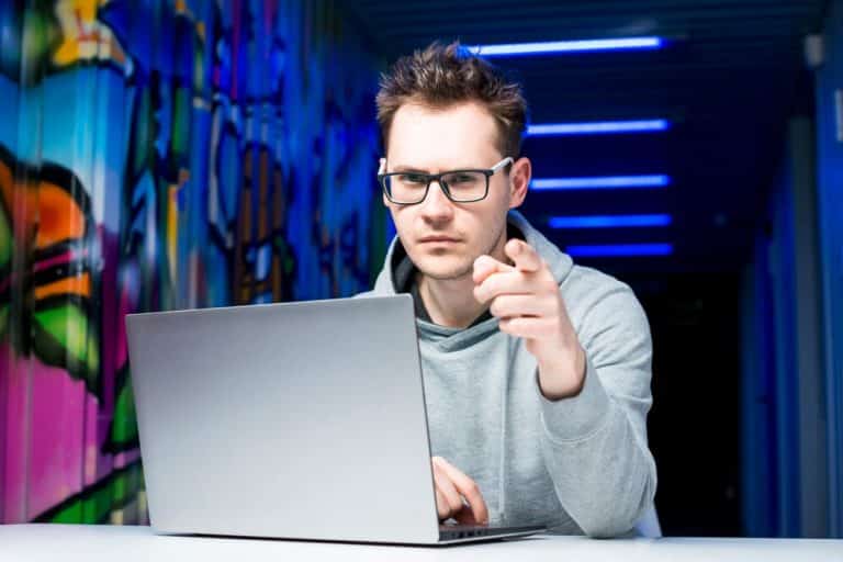 Scopri di più sull'articolo Come diventare un esperto di cybersecurity con una laurea nel Regno Unito