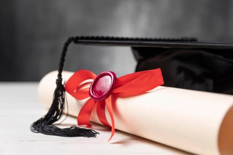 Scopri di più sull'articolo Come Entrare all’Università Senza Qualifiche e Avere Comunque Successo?