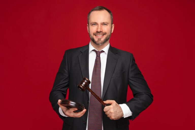 Read more about the article Ce pot face cu o diplomă în drept – Oportunitățile așteaptă
