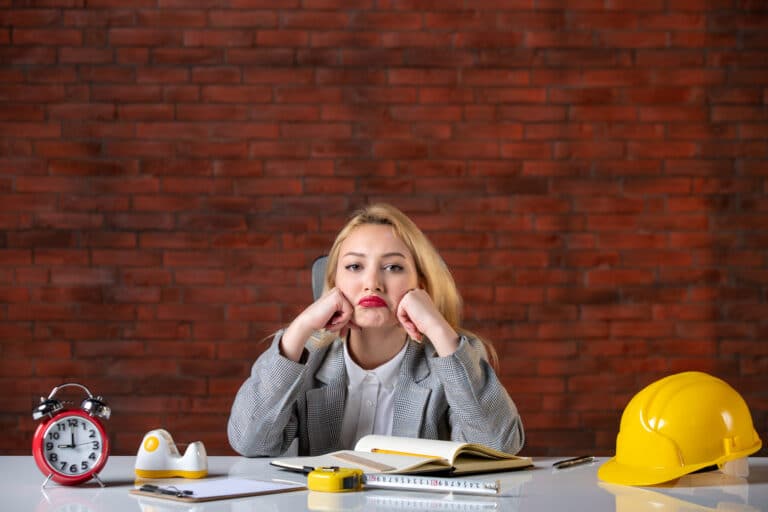 Read more about the article Uniknij nudnej pracy: jak studia mogą pomóc Ci wyrwać się z rutyny