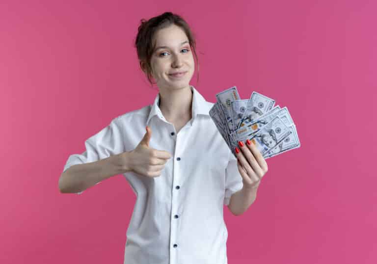 Read more about the article Chcesz przestać żyć od wypłaty do wypłaty? Te kierunki studiów mogą pomóc
