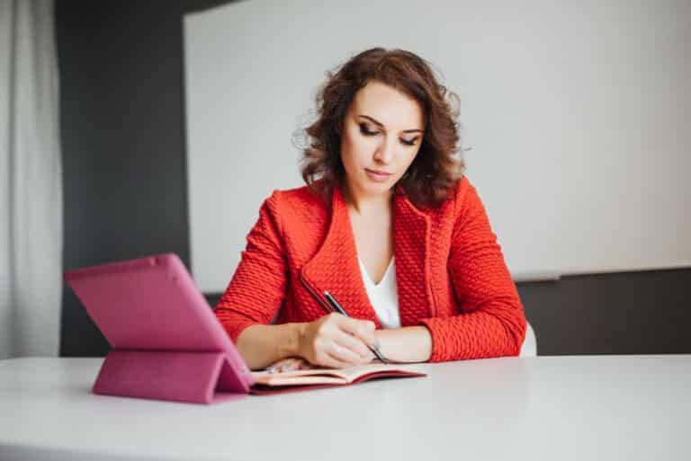 Read more about the article Jak napisać list motywacyjny po latach pracy – 9 kroków dla Ciebie!